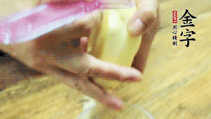 将食材洗净，茄子、土豆切滚刀块。