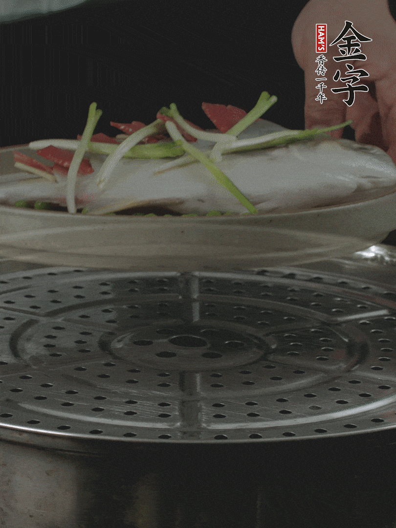 水开后，大火上锅蒸8～10分钟。