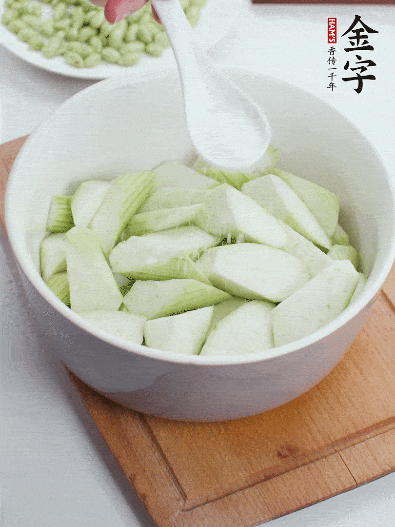 水中加1勺盐浸泡，防止变黑。