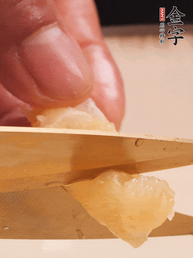 取出放入清水中，清洗表面，再剪成小段
