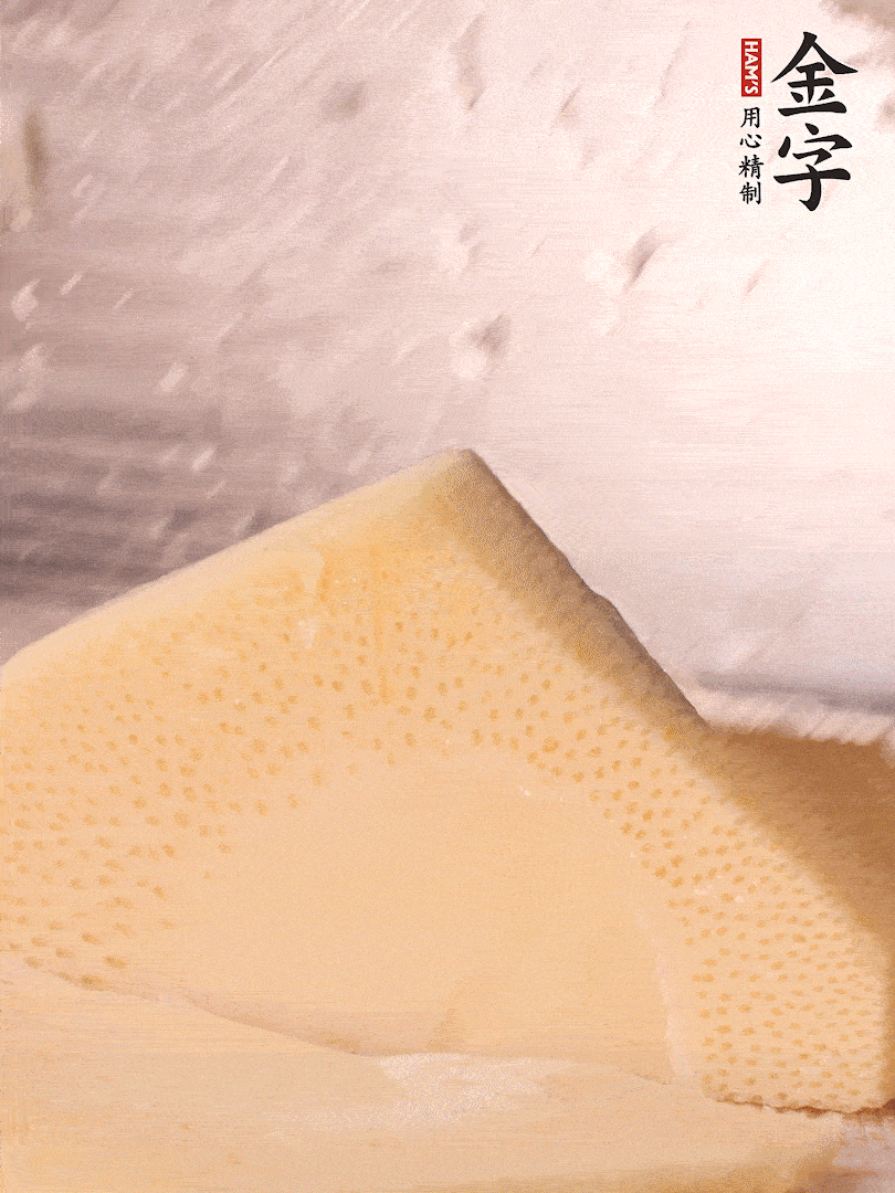 冬笋处理干净，切滚刀块，开水焯烫去除涩味