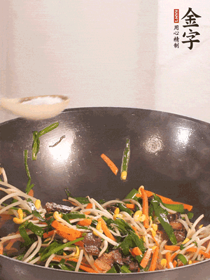 炒合菜：金字酱油肉、绿豆芽、韭菜
