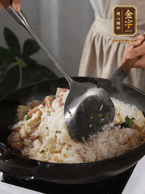 米饭煮熟后，拌入荠菜