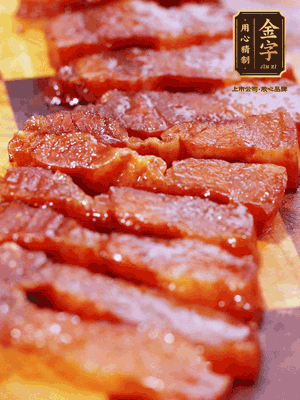 金字酱油肉煮熟，切片